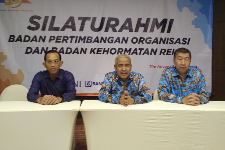 ketua umum DPP REI Soelaeman Soemawinata saat menggelar jumpa pers 