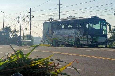 Bus Rombongan Halalbihalal Ditabrak Truk di Kulon Progo, Penumpang: Padahal Sejam Lagi Sampai