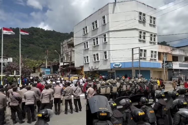 Demo Mahasiswa Tolak Militerisme di Jayapura Ricuh, 4 Orang Terluka