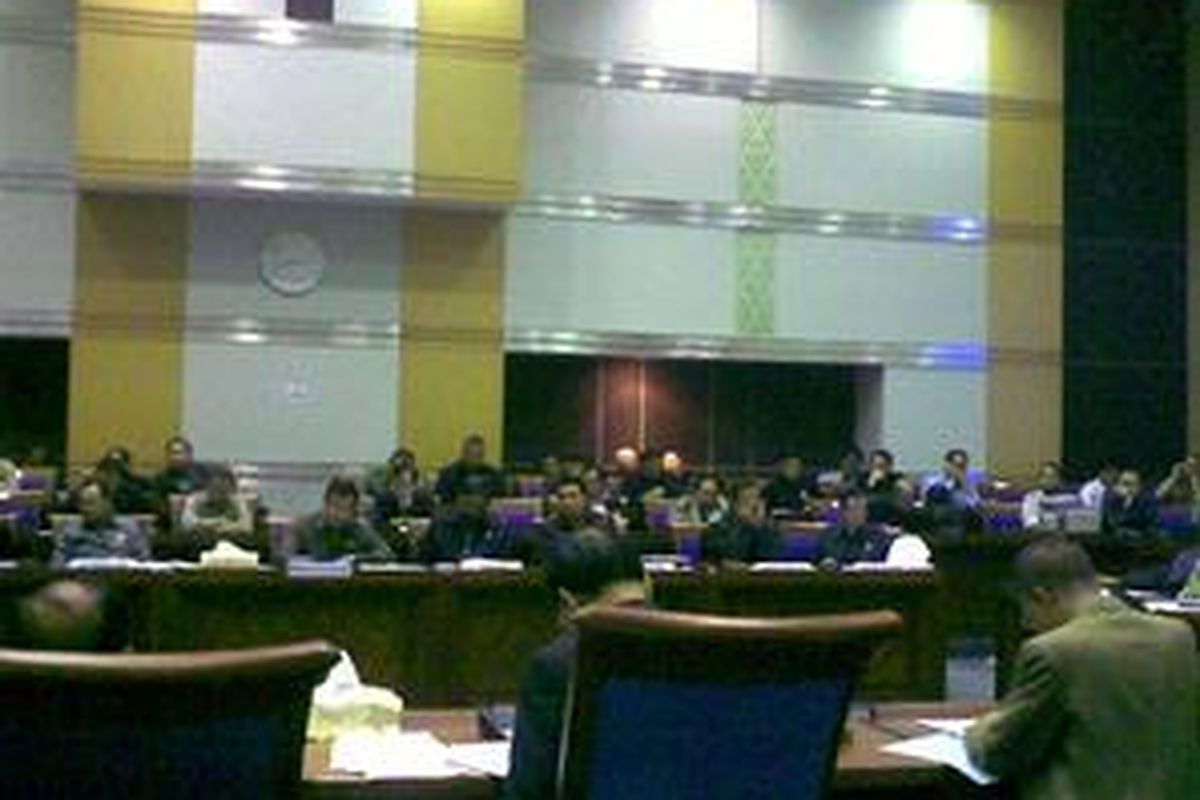 Raker Komisi I DPR RI dan pemerintah, Senin (31/8), membicarakan permasalahan hangat seputar hankam di Indonesia. Pihak pemerintah diwakili oleh Menkopolkam Widodo AS, Menhan Juwono Sudarsono, Kapolri Bambang Hendarso Danuri, Panglima TNI Djoko Susanto, Mendagri Mardiyanto, Menhukham Andi Matalatta, Kepala BIN Syamsir Siregar dan utusan Deplu.