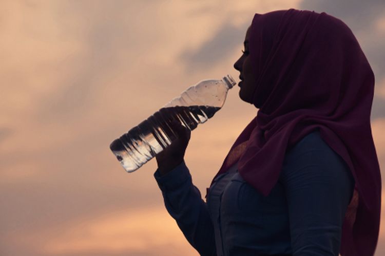 Minum air dapat meningkatkan metabolisme yang diyakini para peneliti berkaitan dengan penurunan berat badan.