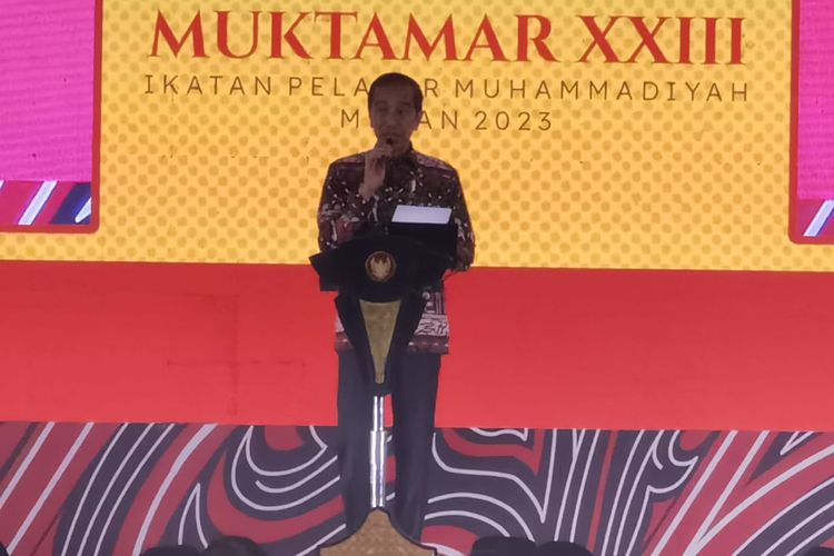 Presiden Jokowi saat membuka membuka acara Muktamar XXIII Ikatan Pelajar Muhammadiyah (IPM) di Gedung Serbaguna, Pemprov Sumut di Deli Serdang, Sabtu (19/8/2023).