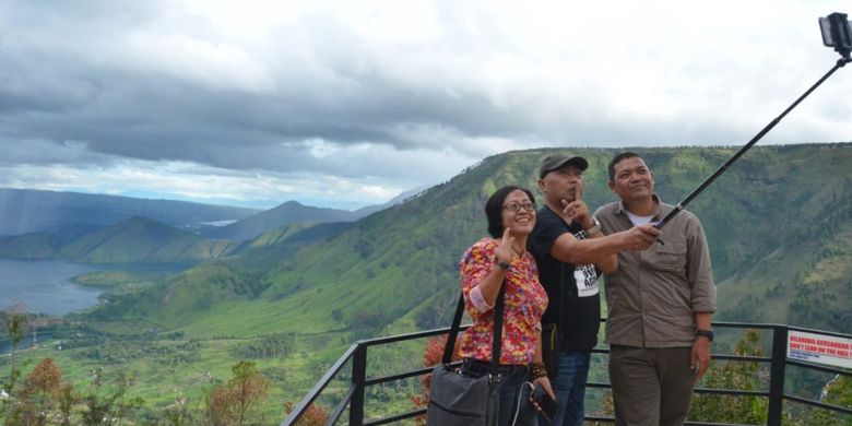 Kawasan Wisata Tele Geopark Danau Toba di Kabupaten Samosir .