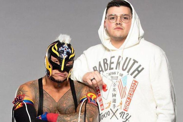 Rey Mysterio bersama sang anak, Dominick Mysterio.