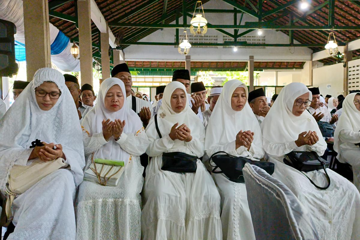 Masa tunggu Haji Plus lebih cepat yakni paling lama 7 tahun karena biaya Haji Plus 2025 juga lebih mahal. Nah sebenarnya berapa lama tunggu Haji Plus di sejumlah daerah di Tanah Air?
