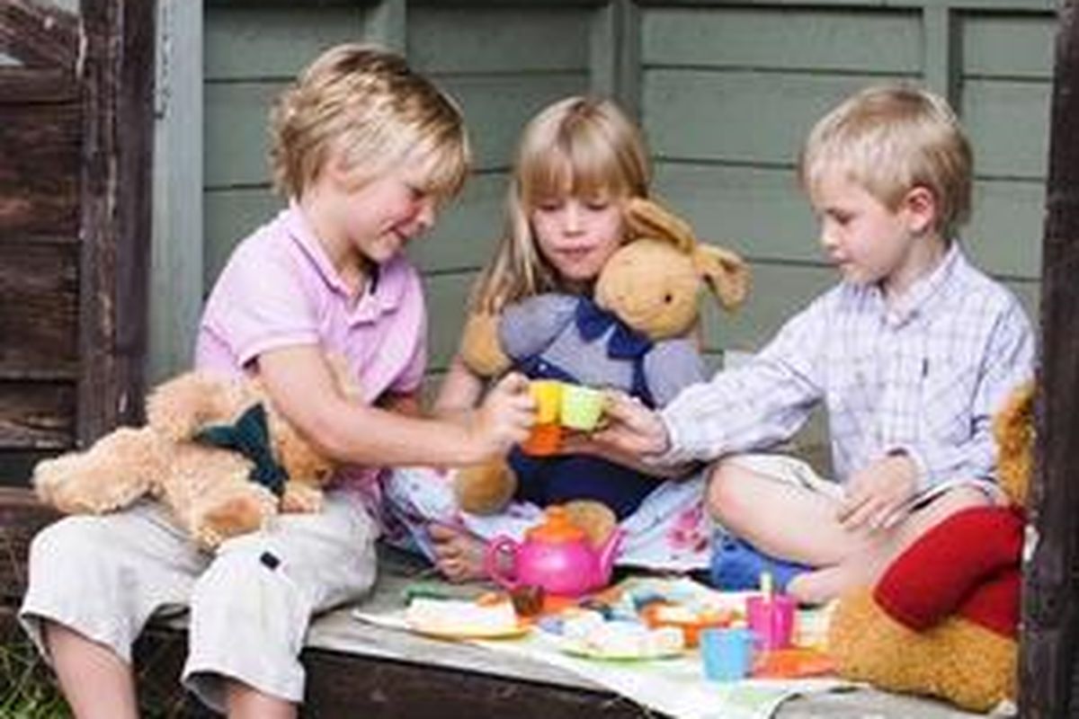 Bermain peran merupakan salah satu cara anak belajar dan membentuk karakter dalam dirinya. 