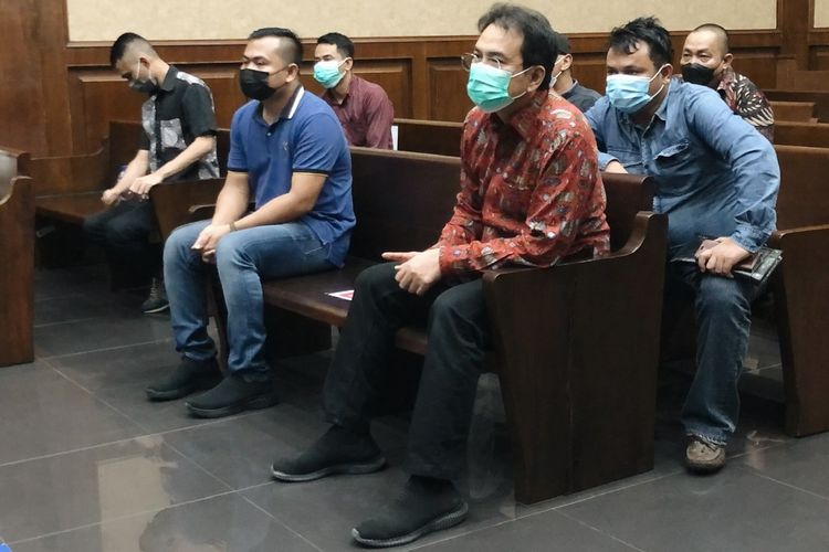 Mantan Wakil Ketua DPR Azis Syamsuddin dalam persidangan di Pengadilan Tindak Pidana Korupsi (Tipikor) Jakarta, Kamis (30/12/2021). 