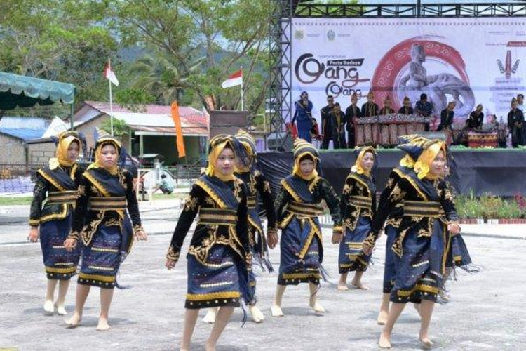 Foto : 8 Seni Tari Tradisional Sumatera Utara Halaman 8