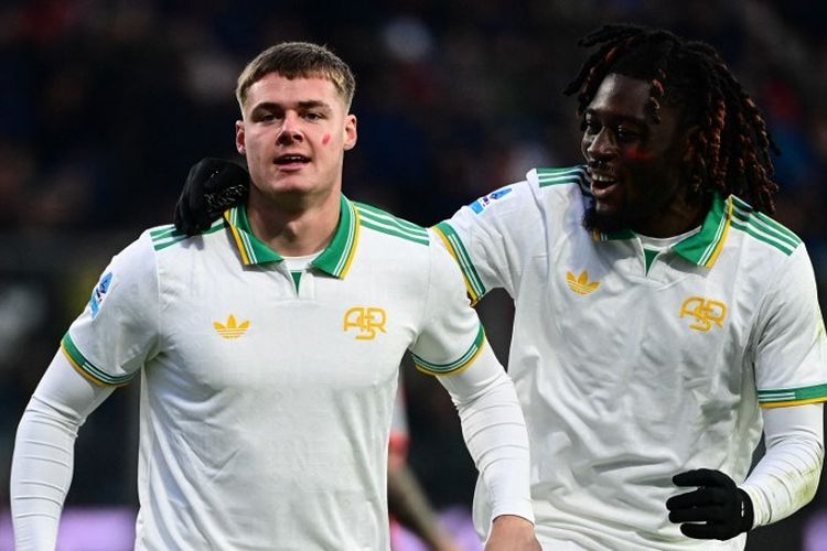 Penyerang AS Roma, Evan Ferguson, merayakan gol ke gawang Cremonese pada laga lanjutan Serie A 2025-2026.