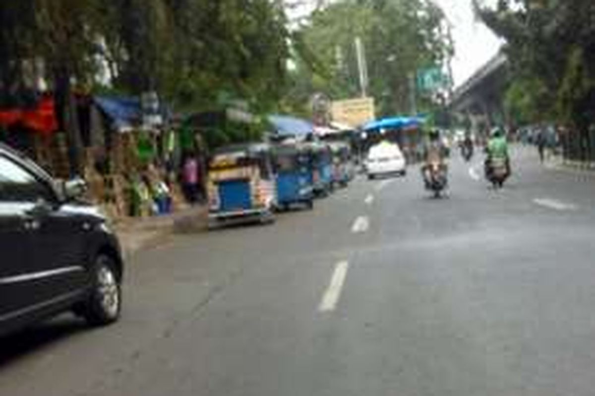 Sejumlah pedagang parsel kembali memenuhi trotoar di sepanjang ruas Jalan Cikini, Menteng, Jakarta Pusat. 