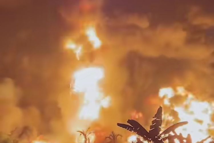 Pabrik Sandal di Tangerang Terbakar dan Meledak, Warga Panik Berhamburan