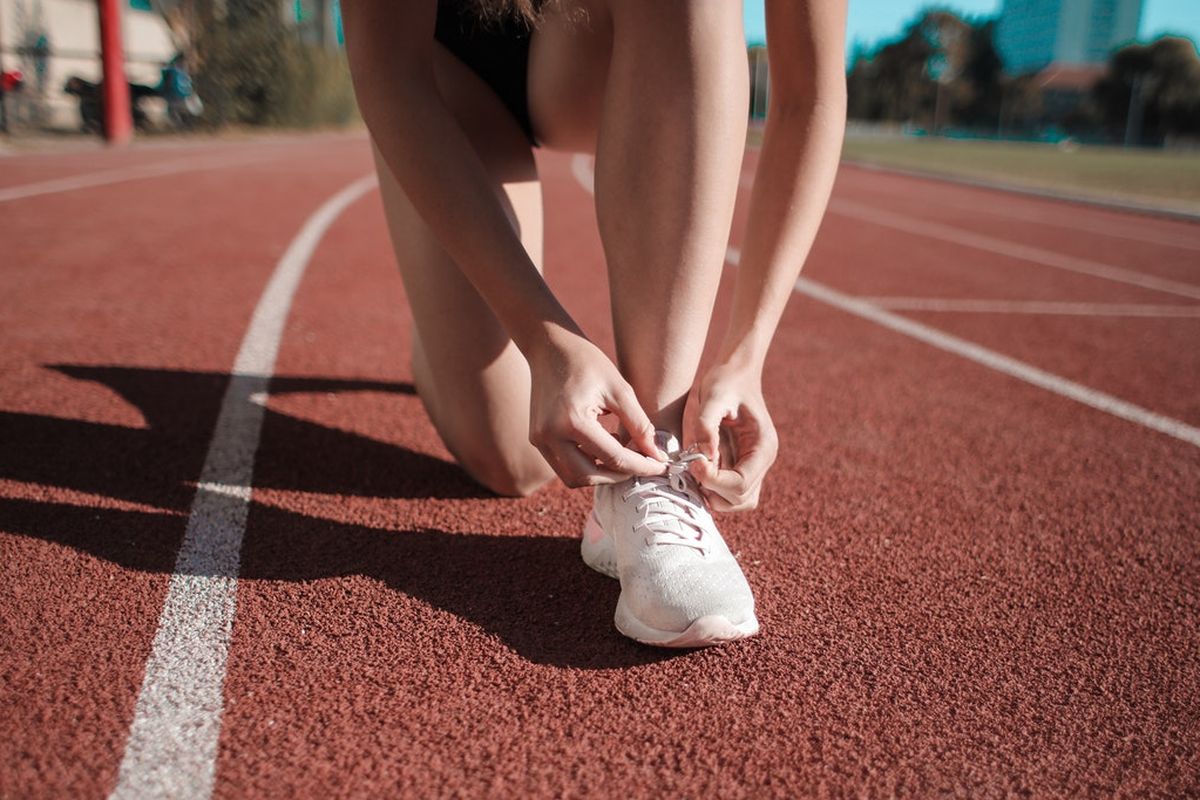 Demi mendapatkan manfaat jalan kaki untuk penderita diabetes, jangan lupa untuk memerhatikan kesehatan dan kenyamanan sepatu.