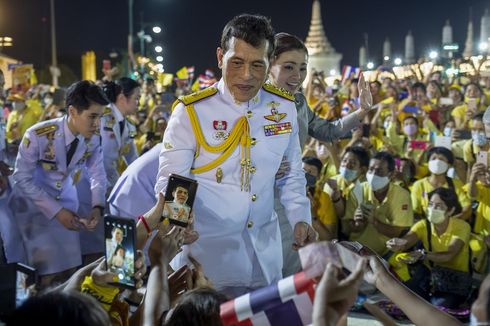 Melihat Cara Raja Thailand Urus Negara dari Jerman Ditemani Rombongan Selir