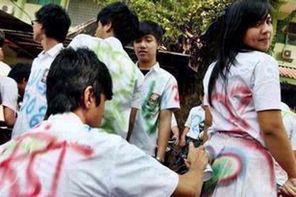 Ilustrasi Siswa yang lulus UN