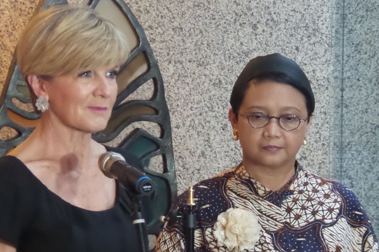 Menteri Luar Negeri Australia Julie Bishop dan Menteri Luar Negeri Retno LP Marsudi saat menyampaikan keterangan di Kantor Kemenlu, Jakarta, Minggu (5/3/2017).