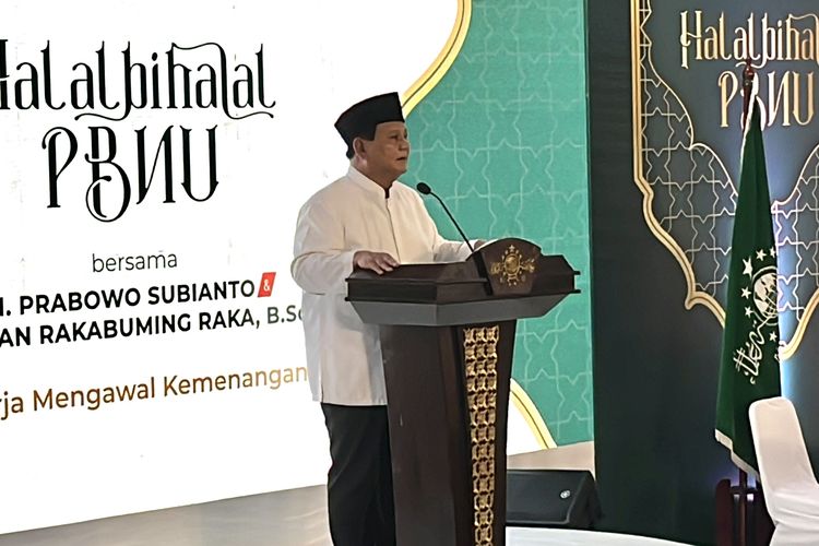 Presiden terpilih Prabowo Subianto dalam acara halal bihalal di Kantor Pengurus Besar Nahdlatul Ulama (PBNU) di Jalan Kramat Raya, Jakarta Pusat, Minggu (28/4/2024).