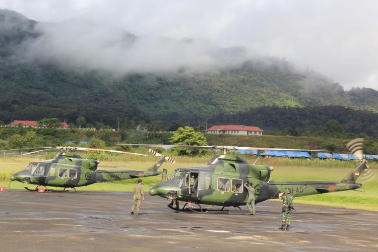 2 Unit Hely Bell yang disiagakan pihak TNI di Bandara Oksibil, Kabupaten Pegunungan Bintang, Papua, yang digunakan untuk mencari Helikopter MI-17 yang hilang kontak sejak 28 Juni 2019
