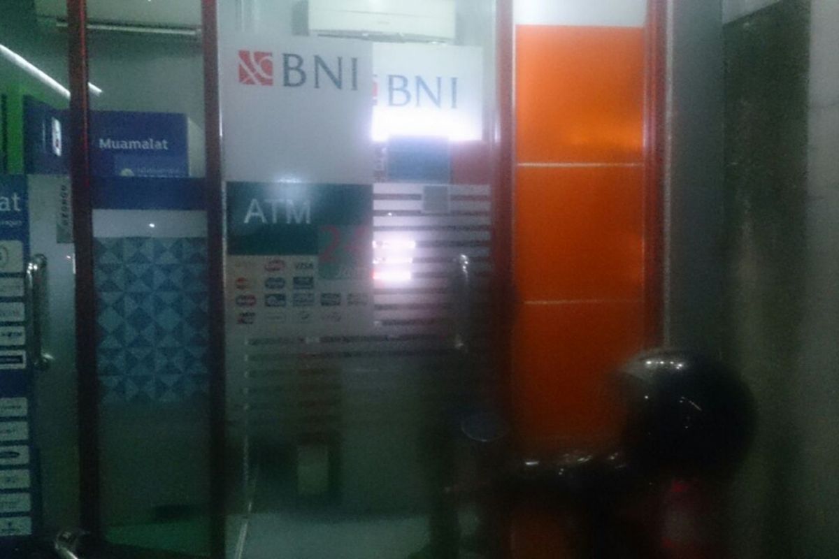 Lokasi mesin ATM BNI di SPBU Jalan Kartini, Pancoran Mas, Depok yang menjadi lokasi pencurian pada Jumat (7/7/2017) sore.