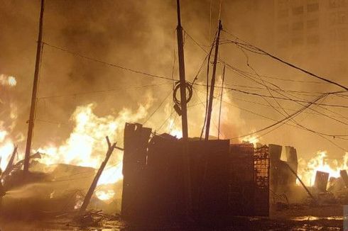 Puluhan Lapak Terbakar di Cengkareng, 20 Kepala Keluarga Terdampak