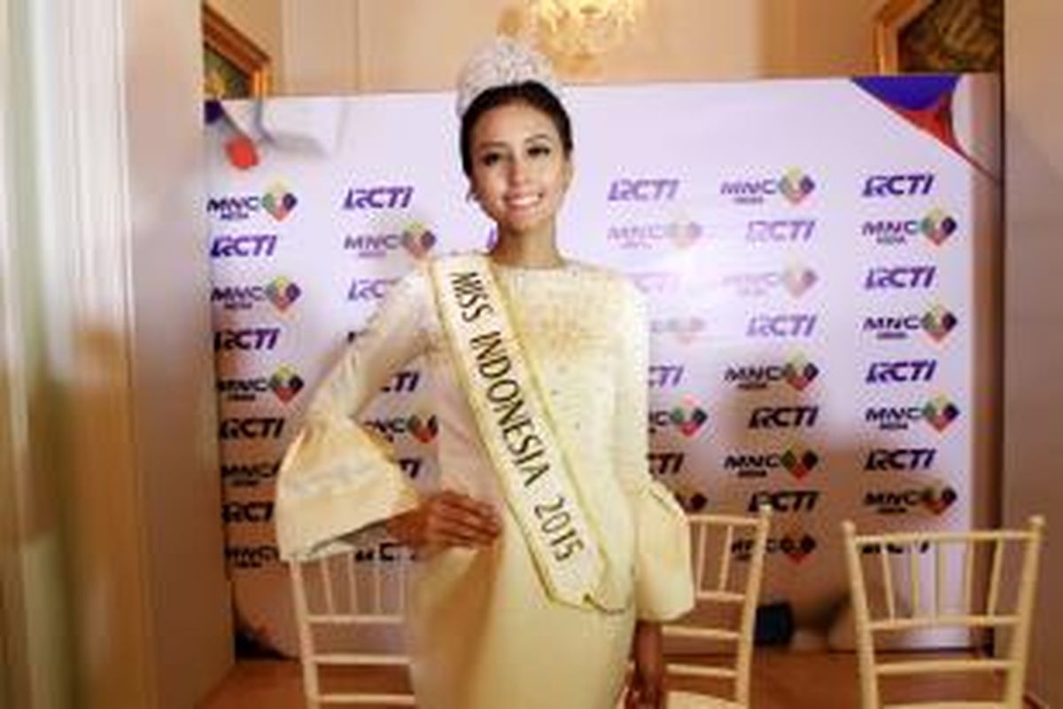 Miss Indonesia 2015 Maria Harfanti, ditemui saat menghadiri jumpa pers di Ciomas, Kebayoran Baru, Jakarta Selatan, Senin (21/12/2015) malam, terkait kepulangannya dari ajang Miss World 2015 di Sanya, Tiongkok, 19 Desember lalu.