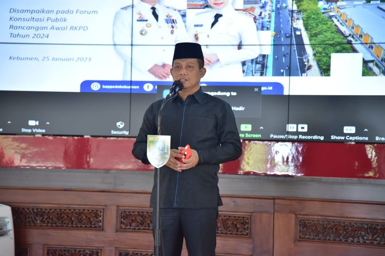 Bupati Kebumen Arif Sugiyanto saat konsultasi publik Rencana Kerja Pemerintah Daerah (RKPD) 2024 di Pendapa Kabumian, Rabu (25/1/2023).