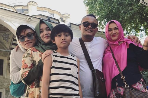 Terpukul atas Kematian Ibunya, Rizky Febian: Iky Merasa Mama Masih Ada