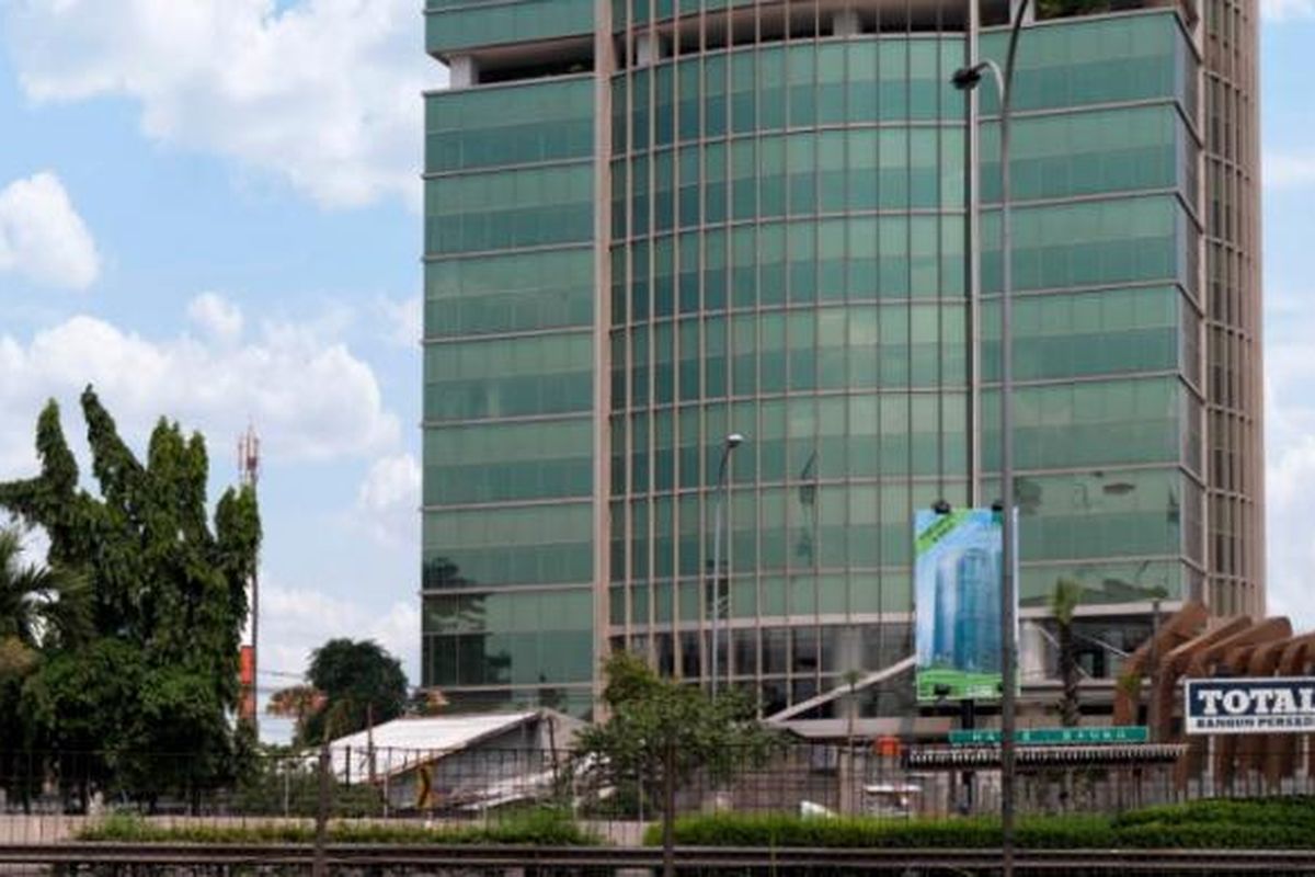 Perkantoran GKM Green Tower yang dibangun PT Lestari Kirana Persada baru saja mendapatkan sertifikasi green building (bangunan hijau) dari Green Building Council Indonesia (GBCI) dan BCA Green Mark Singapura. 