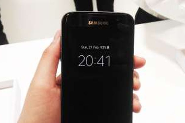 Layar Mati, Galaxy S7 Tetap Tampilkan Jam dan Kalender