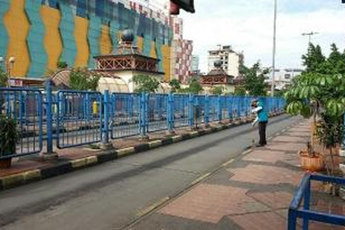 Suasana lengang di terminal Blok M, Jakarta pada Senin (21/12/2015)