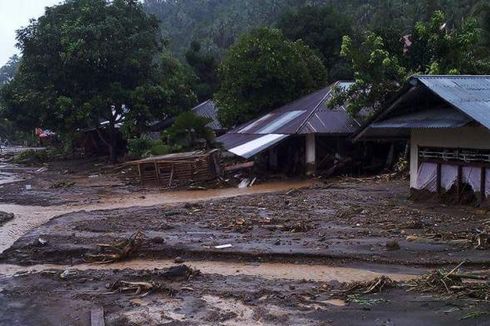 Cuaca Buruk Landa Sulut, Banjir Bandang dan Longsor Terjang Sangihe