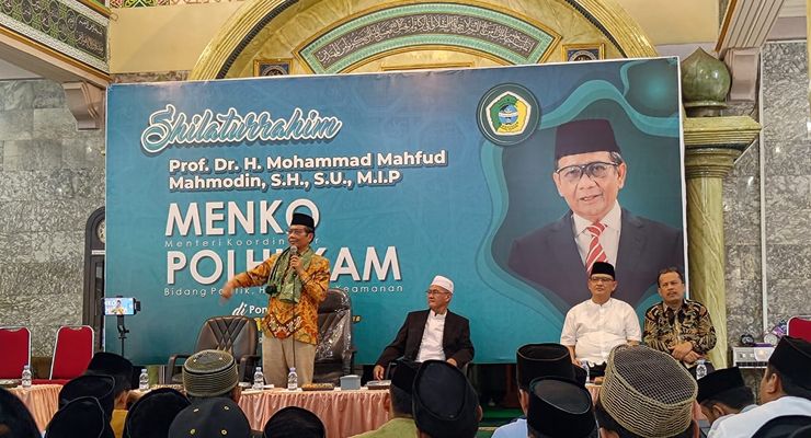 Mahfud MD Kunjungi Ponpes Darussalam Blokagung Saat Gibran Kampanye ke Banyuwangi