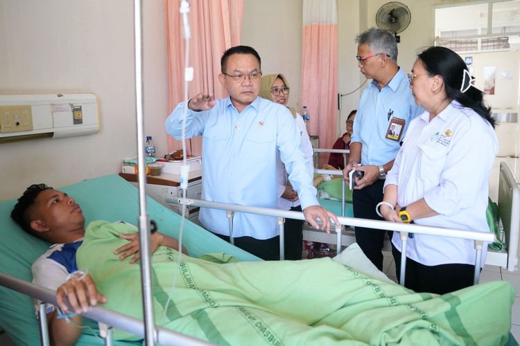 KSP Dudung Jenguk Korban Tabrakan Kereta di Bekasi, Angkat Bicara soal Pelintasan Sebidang Liar