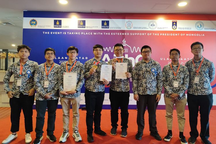 Tim Olimpiade Fisika Indonesia yang mengikuti ajang Asian Physics Olympiad (APhO) di Ulaanbaatar, Mongolia, 21 -29 Mei 2023.
