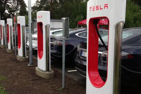 Mobil Listrik Tesla Enggak Bisa “Ngecas” di SPLU