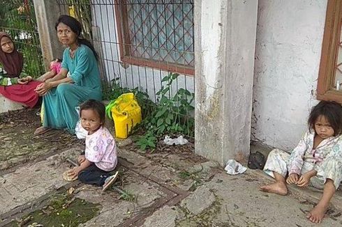 Ibu Ini Bawa 4 Anaknya Jalan Kaki 10 Km untuk Ambil Beras dari Dermawan