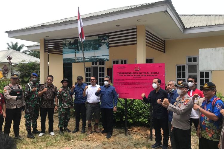 Salah satu aset terkait Surya Darmadi yang disita di Bengkayang, Kalimantan Barat, 25 Agustus 2022.