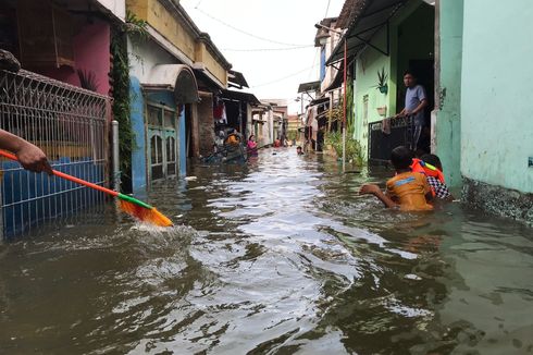 Banjir Rob Disertai Gelombang Tinggi Melanda Semarang, Ini Pemicunya dan Kawasan Terdampak 