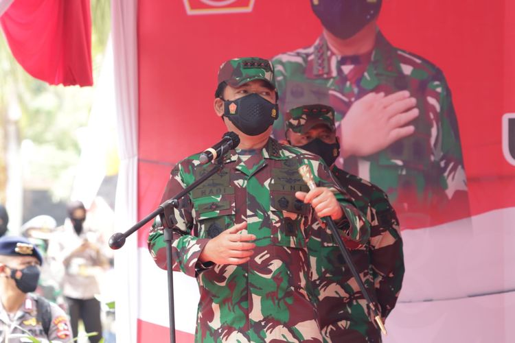 Panglima TNI Marsekal Hadi Tjahjanto saat melakukan kunjungan kerja di Balikpapan, Kalimantan Timur, Jumat (6/8/2021).