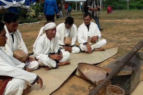 Tradisi Murok Jerami Jadi Agenda Wisata Tahunan di Bangka Tengah