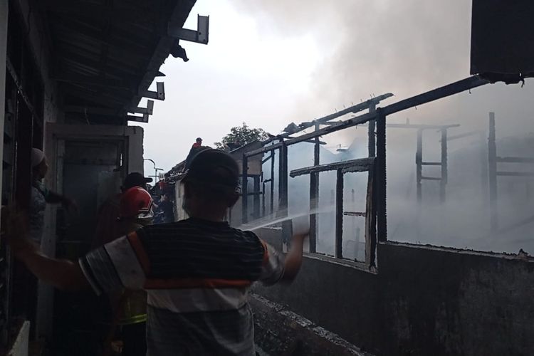 3 Rumah Hingga Mushala di Gresik Kebakaran, Butuh 3 Jam Lebih untuk Padamkan Api