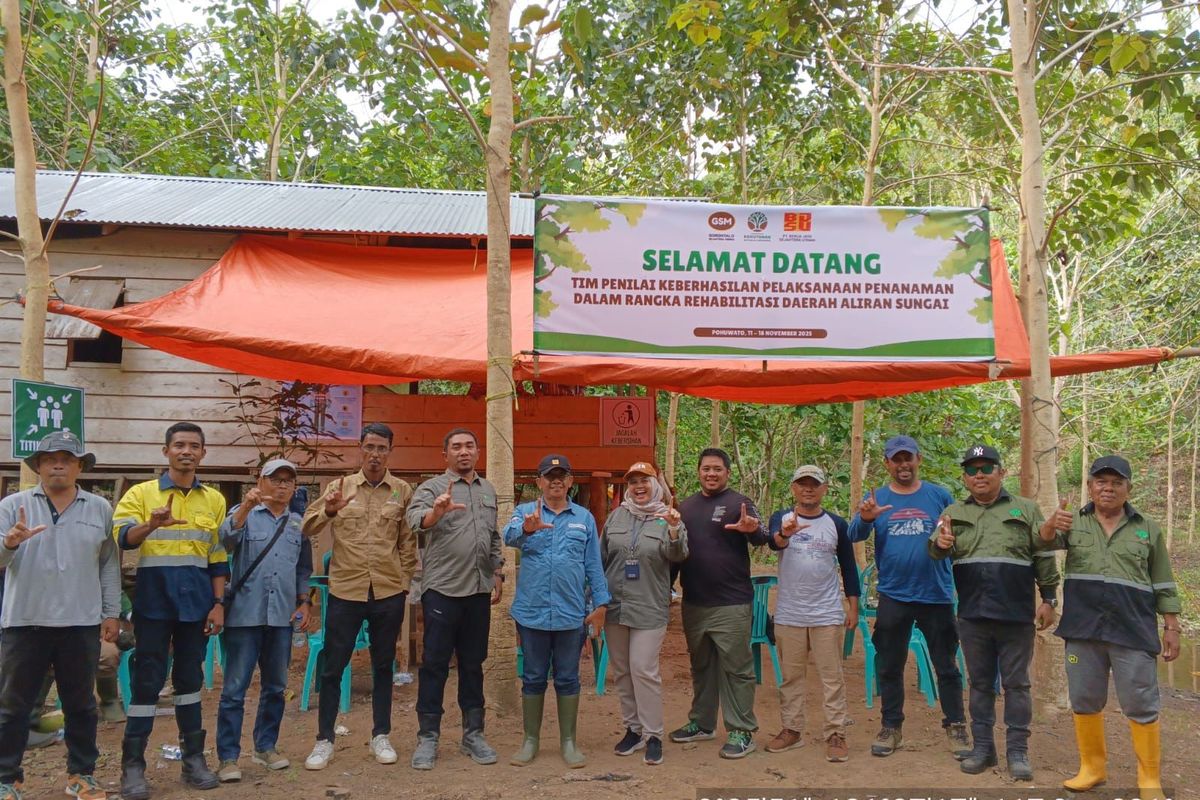PT Gorontalo Sejahtera Mining (GSM) resmi menyerahkan hasil rehabilitasi daerah aliran sungai (DAS) tahap kedua kepada Kementerian Kehutanan (Kemenhut) di Gedung Manggala Wanabakti, Jakarta, Kamis (15/1/2026). 
