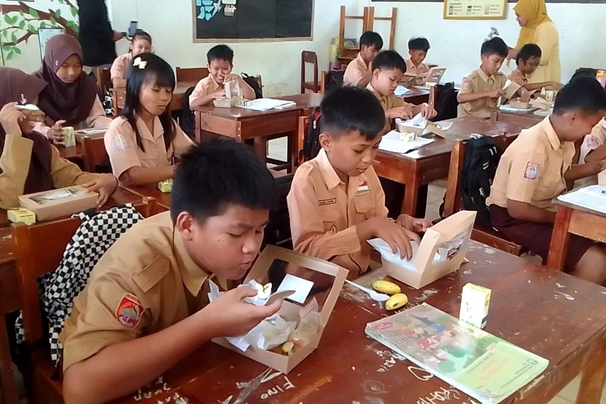 Belum Ada MBG di Palopo, Polres Inisiatif Beri Makan Gratis ke Siswa