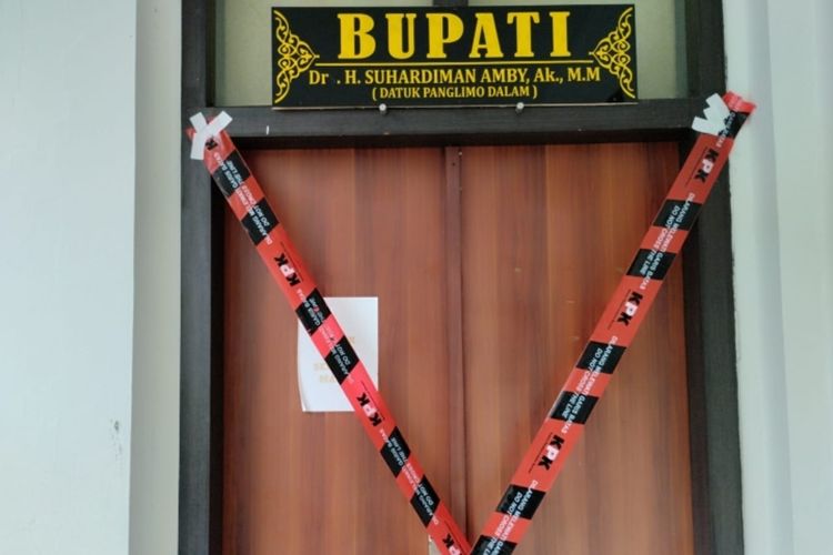 Bupati dan Sekda Kuansing Lolos dari OTT KPK, Ruang Kerja Sudah Disegel