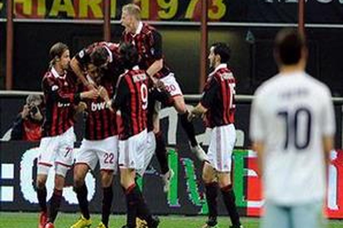 Pemain AC Milan merayakan gol penyerang Marco Boriello (nomor 22) ke gawang Lazio, dalam duel Serie-A, Minggu (28/3/2010).