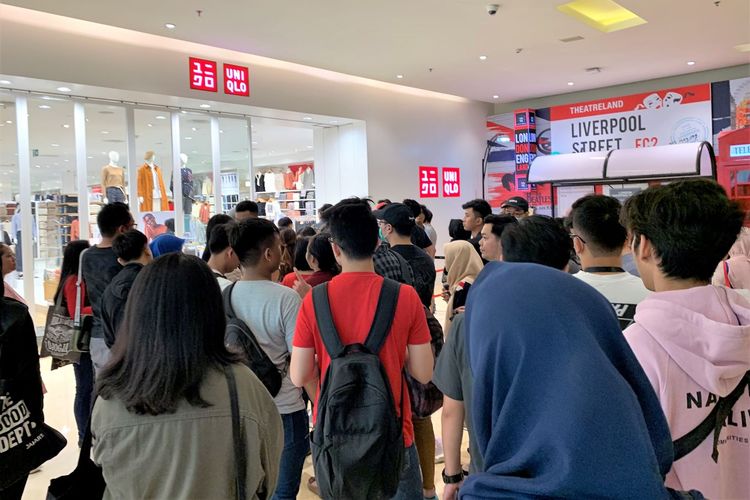 antrean Uniqlo dan Mal Grand Indonesia