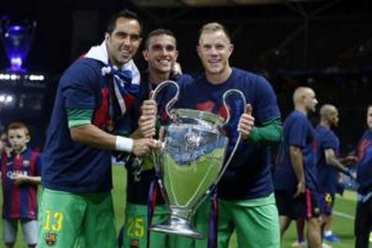 Tiga kiper Barcelona (dari kiri ke kanan): Claudio Bravo, Jordi Masip, dan Marc-Andre ter Stegen.