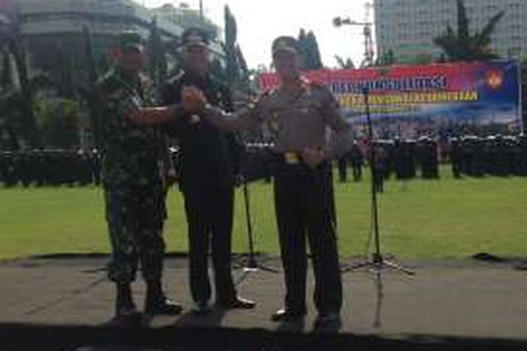 Apel kebhinekaan oleh jajaran Pemprov, Polda dan Kodam IV Diponegoro, di lapangan Simpang Lima Semarang, Senin (27/11/2016)