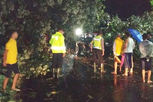 Hujan Diserai Angin Kencang, Sejumlah Rumah di Ngawi Rusak