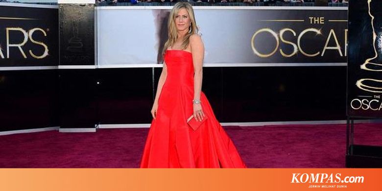 Jennifer Aniston Tak Ingin Repot Di Toilet Karena Gaun