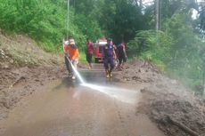 Material Longsor Disingkirkan, Akses Jalan di Agam Bisa Dilewati